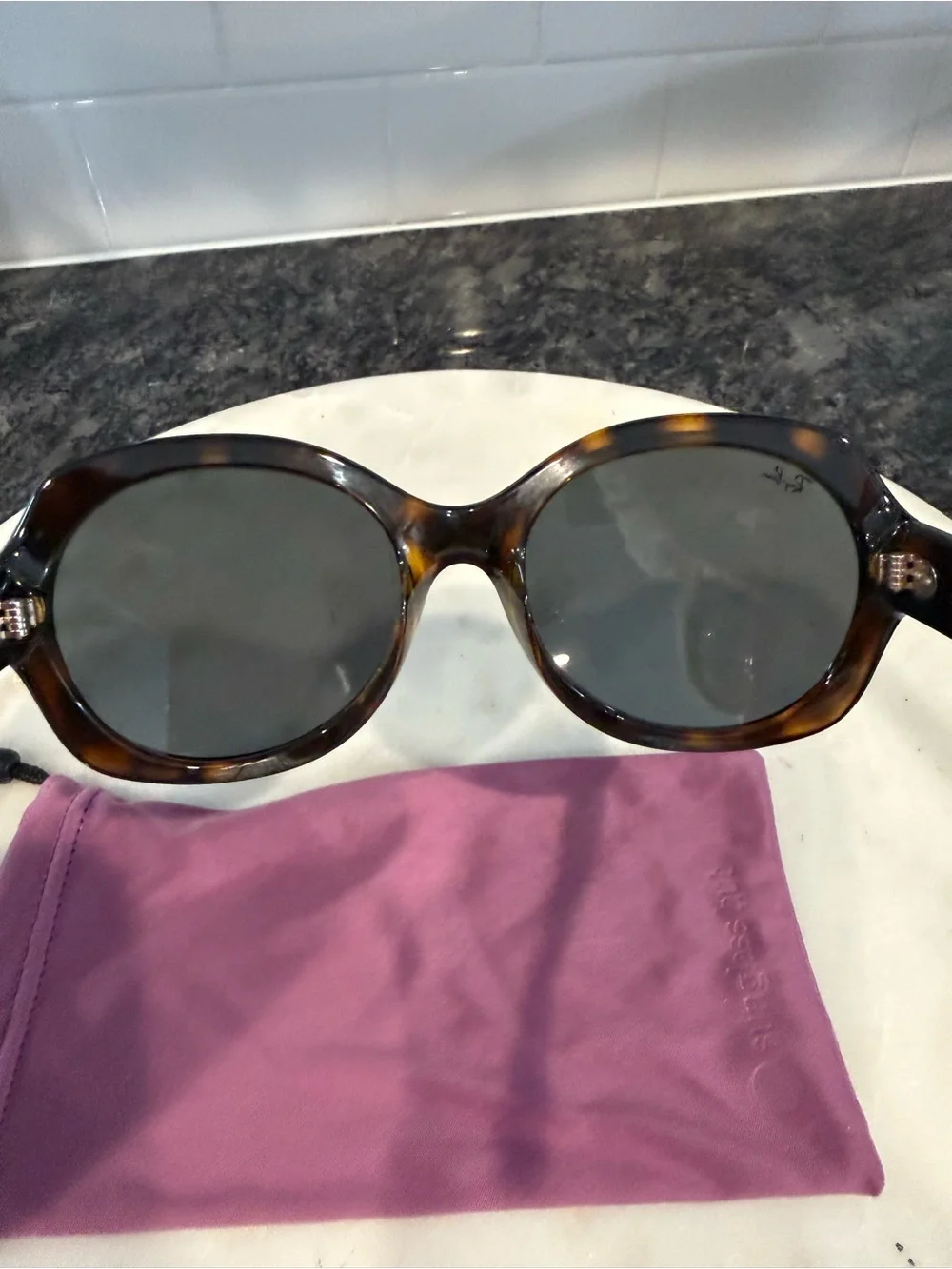 NEW Ray-Ban Tortoise Shell Sunglasses with Purple Pouch